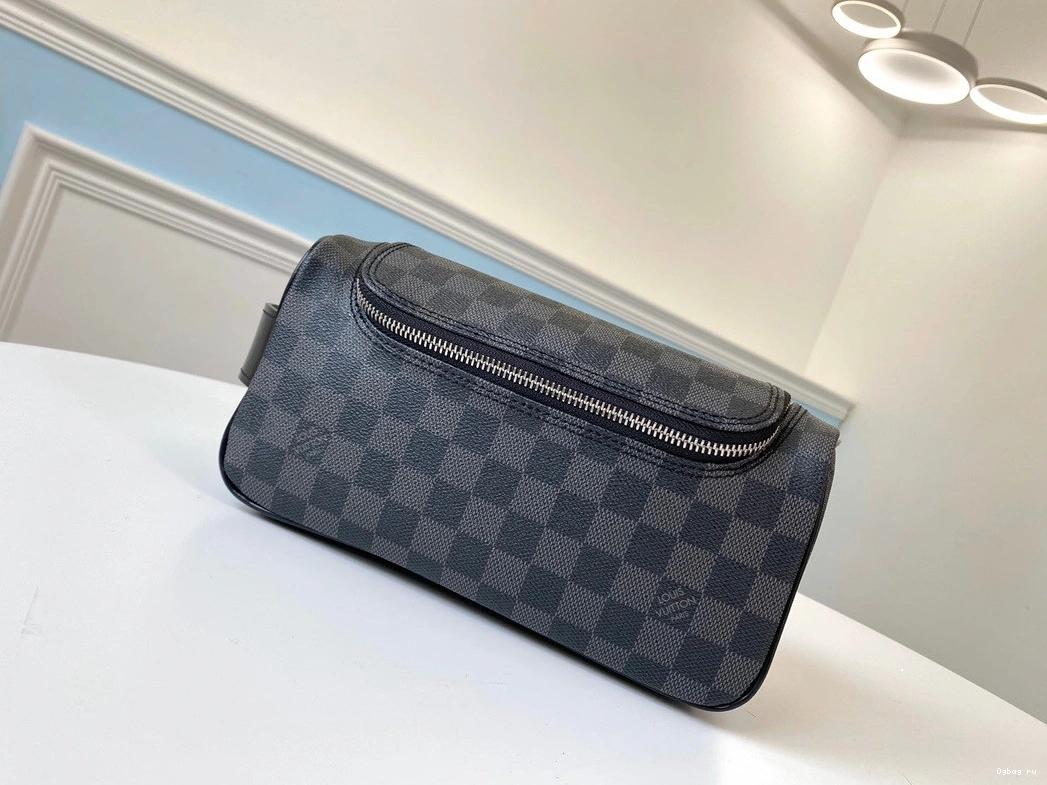 POUCH TOILETRY LOUIS VUITTON 0723